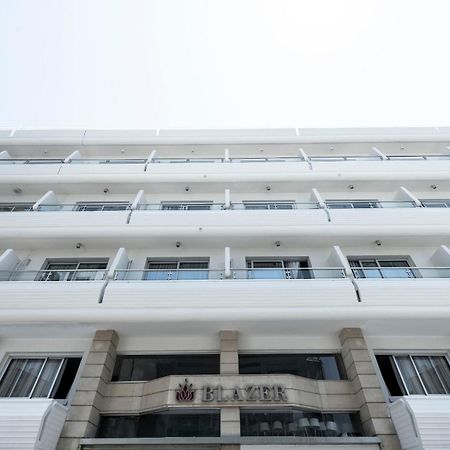 Blazer Residence Larnaca Buitenkant foto