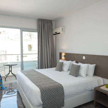 Blazer Residence Larnaca Buitenkant foto