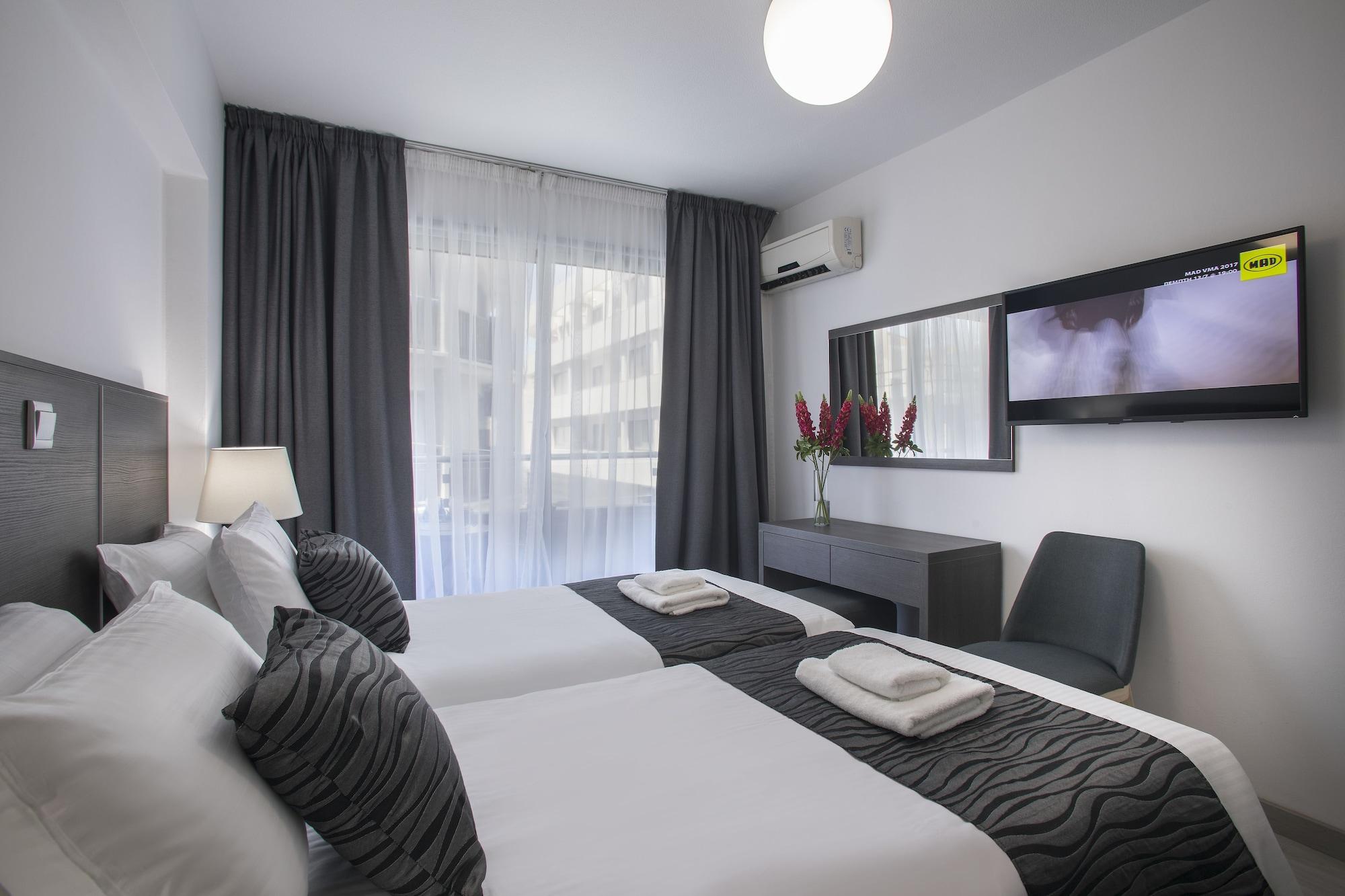Blazer Residence Larnaca Buitenkant foto