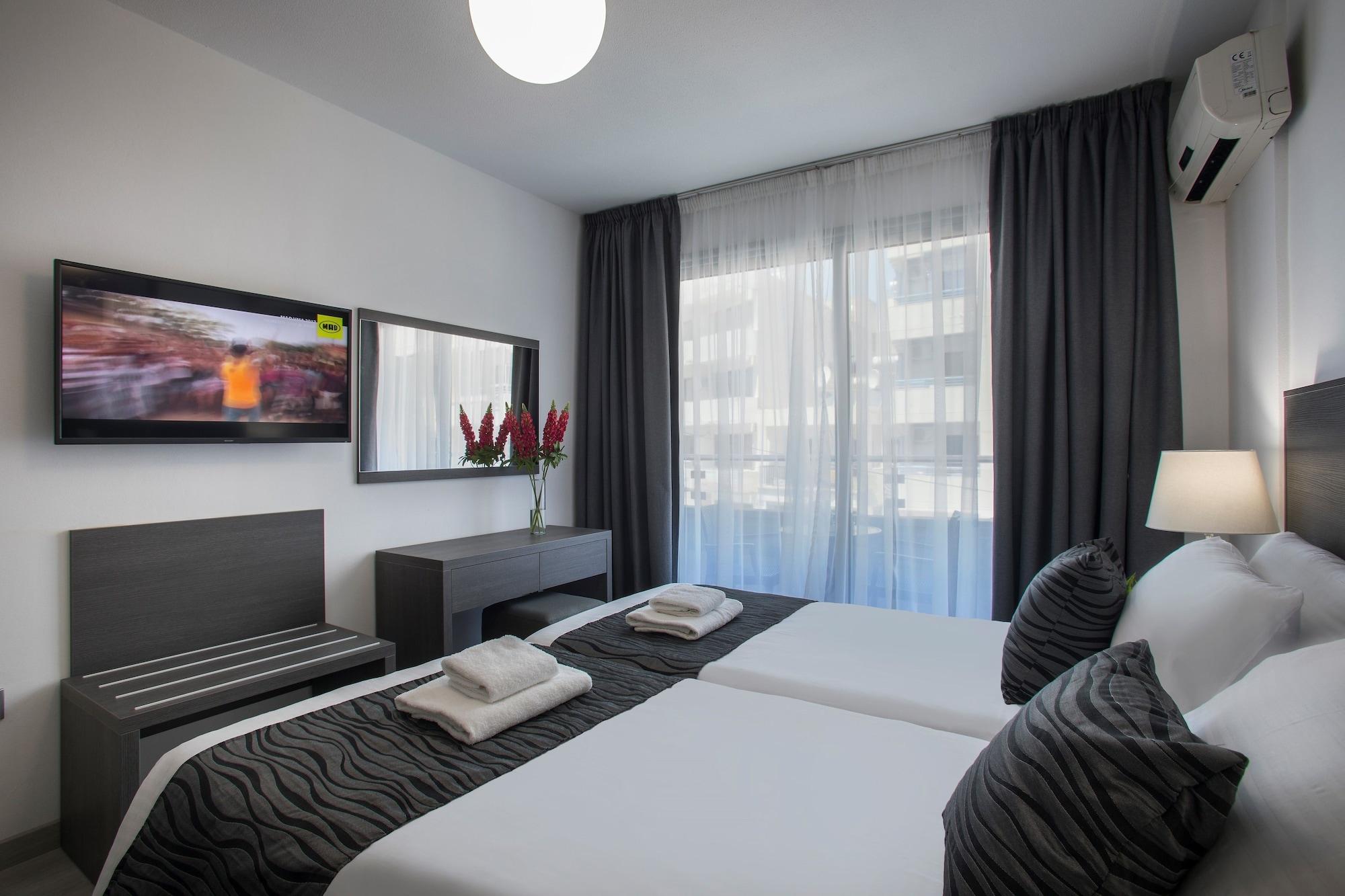 Blazer Residence Larnaca Buitenkant foto