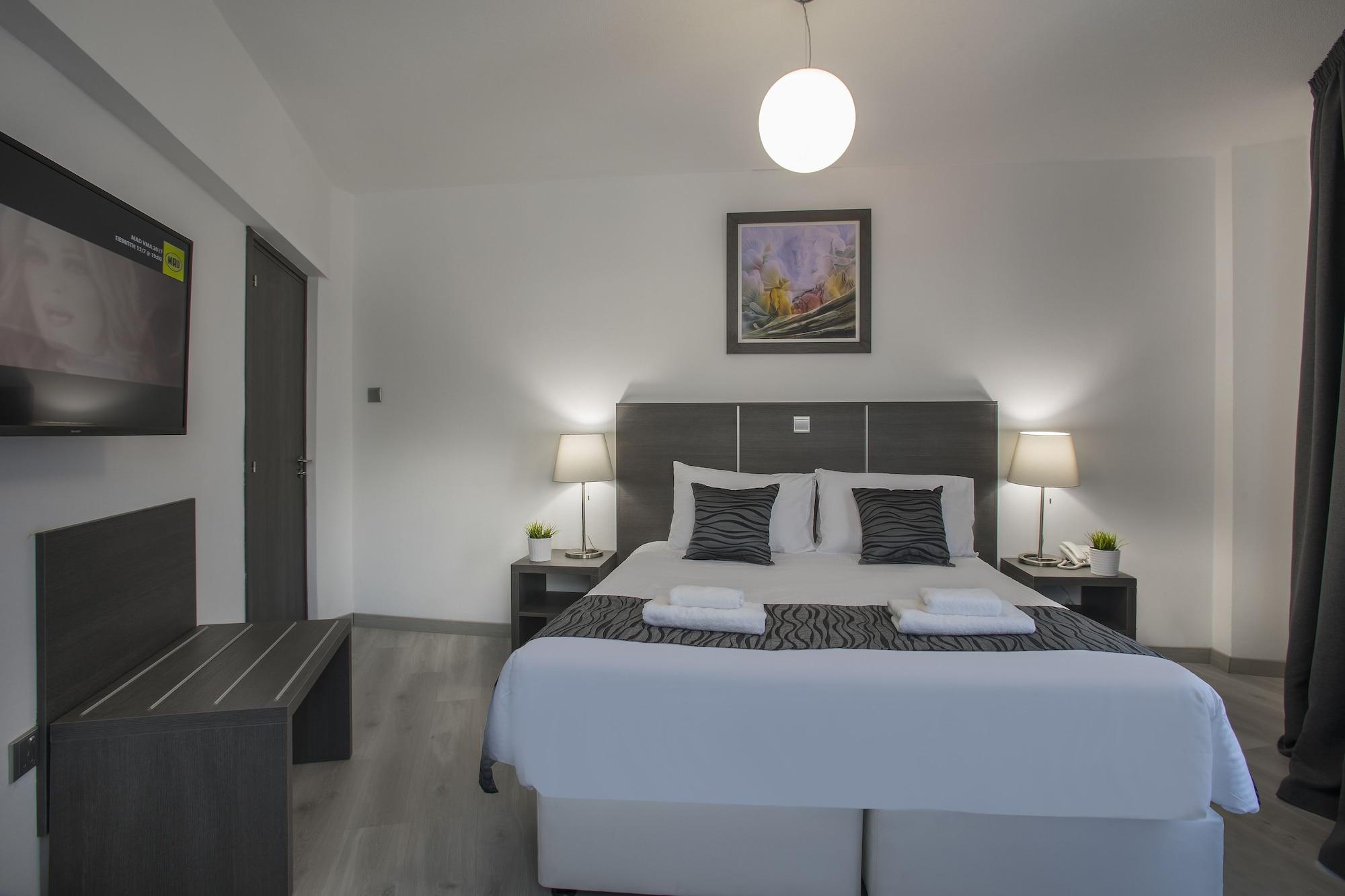 Blazer Residence Larnaca Buitenkant foto