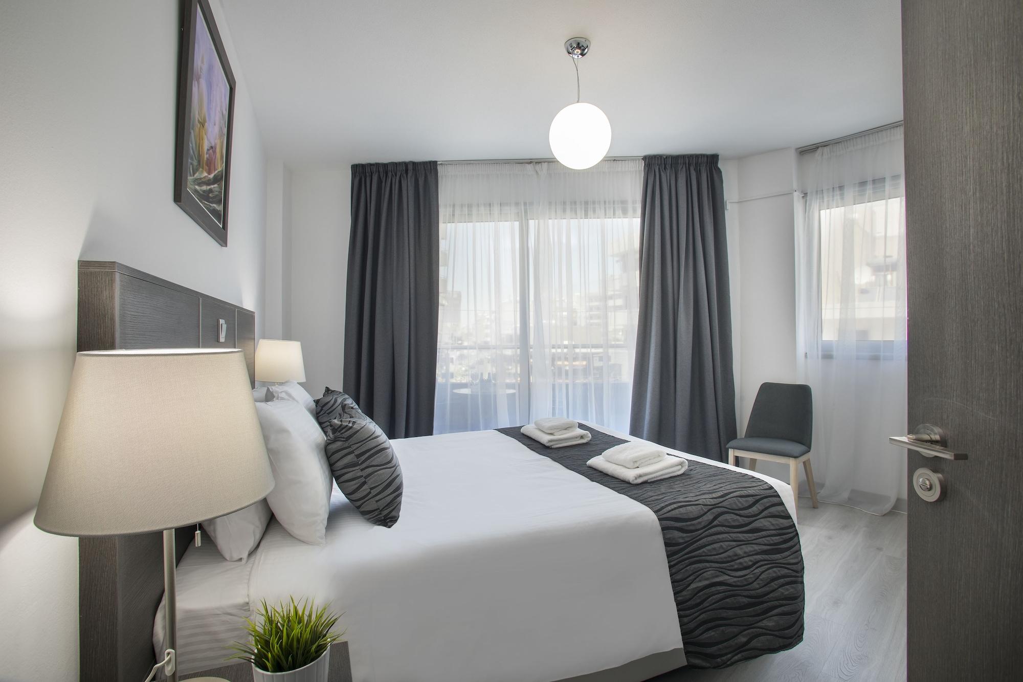Blazer Residence Larnaca Buitenkant foto