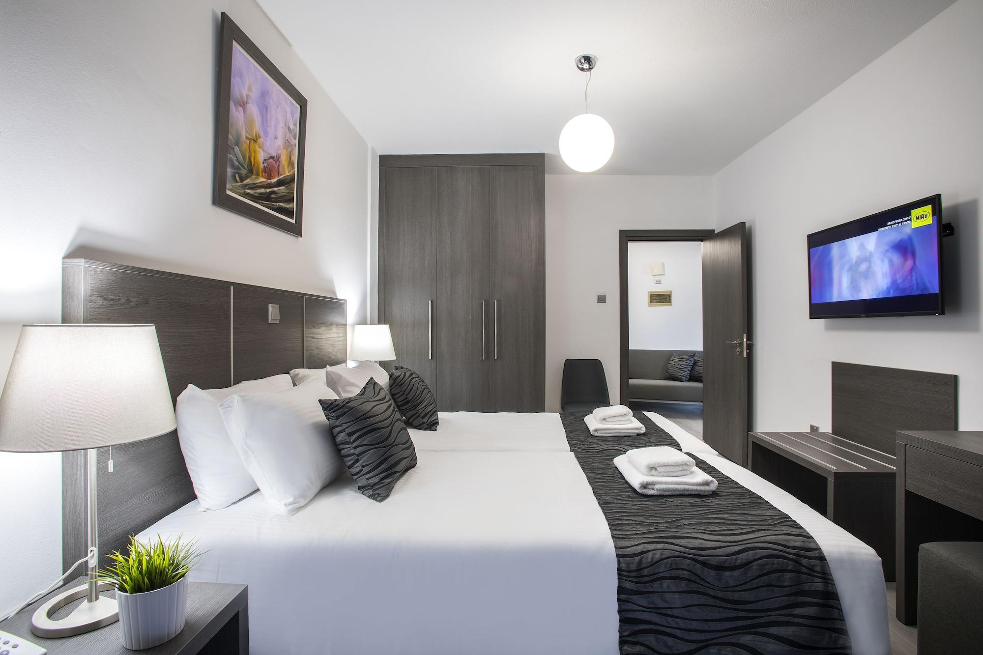 Blazer Residence Larnaca Buitenkant foto