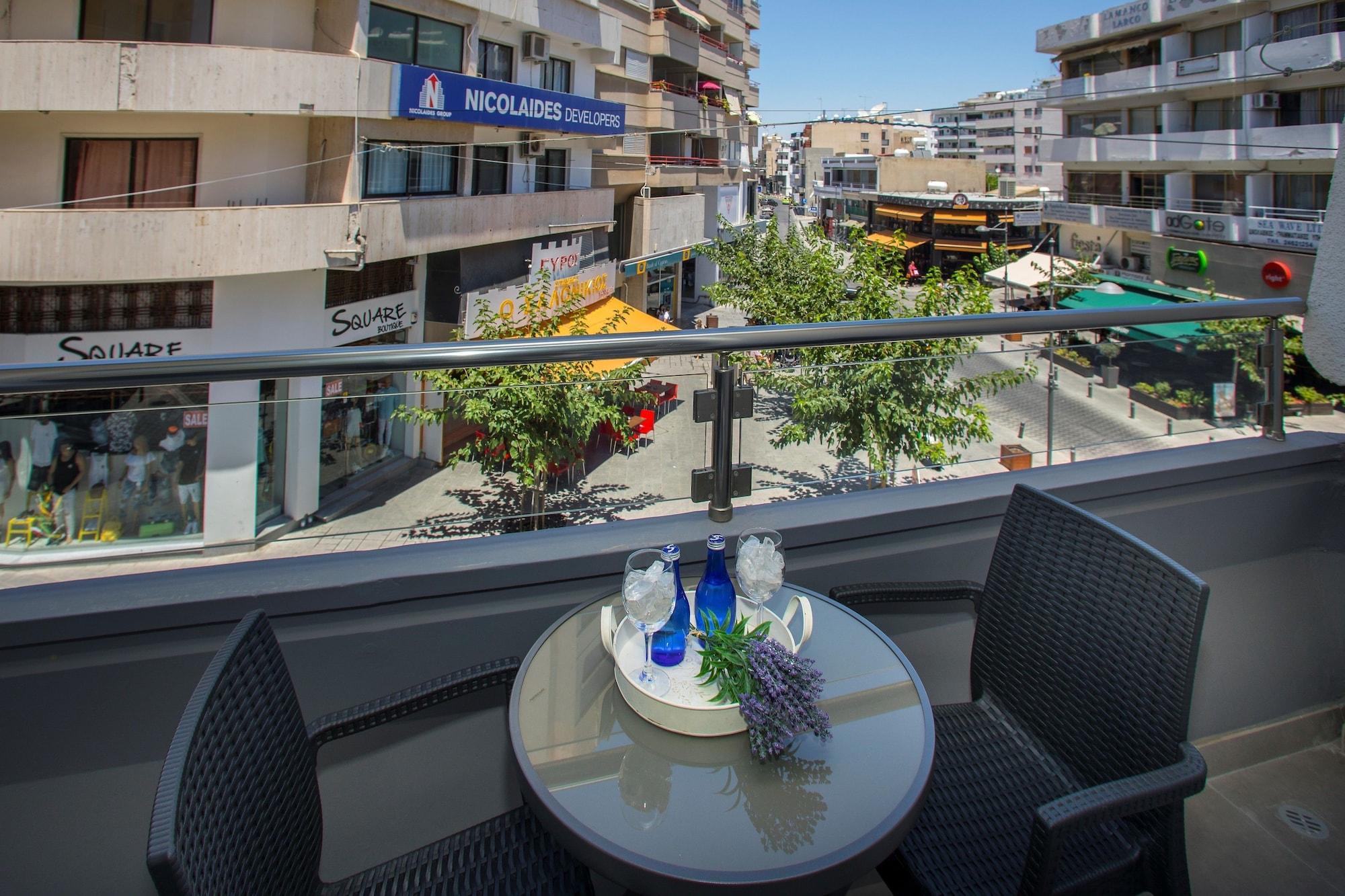 Blazer Residence Larnaca Buitenkant foto