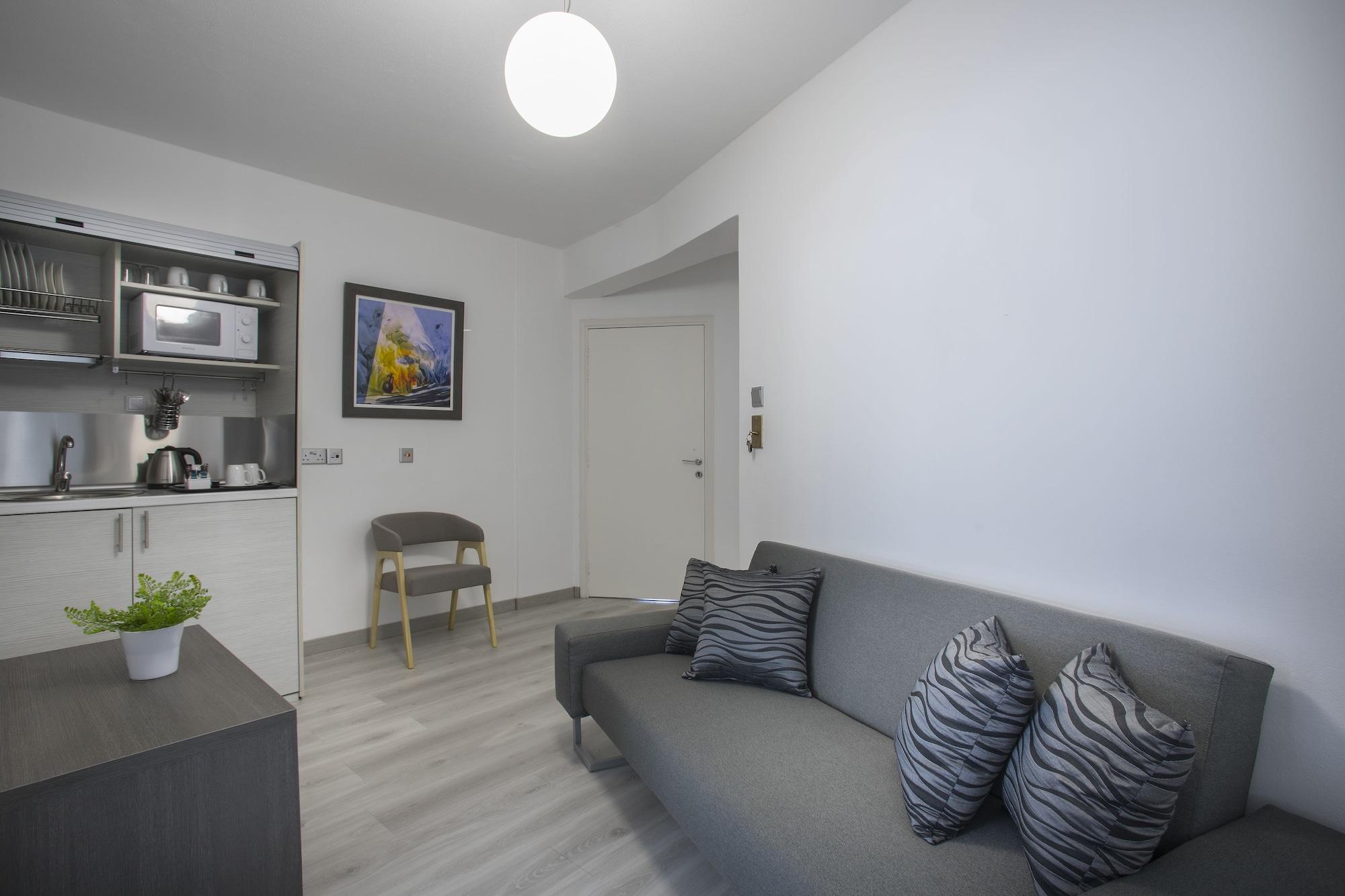 Blazer Residence Larnaca Buitenkant foto