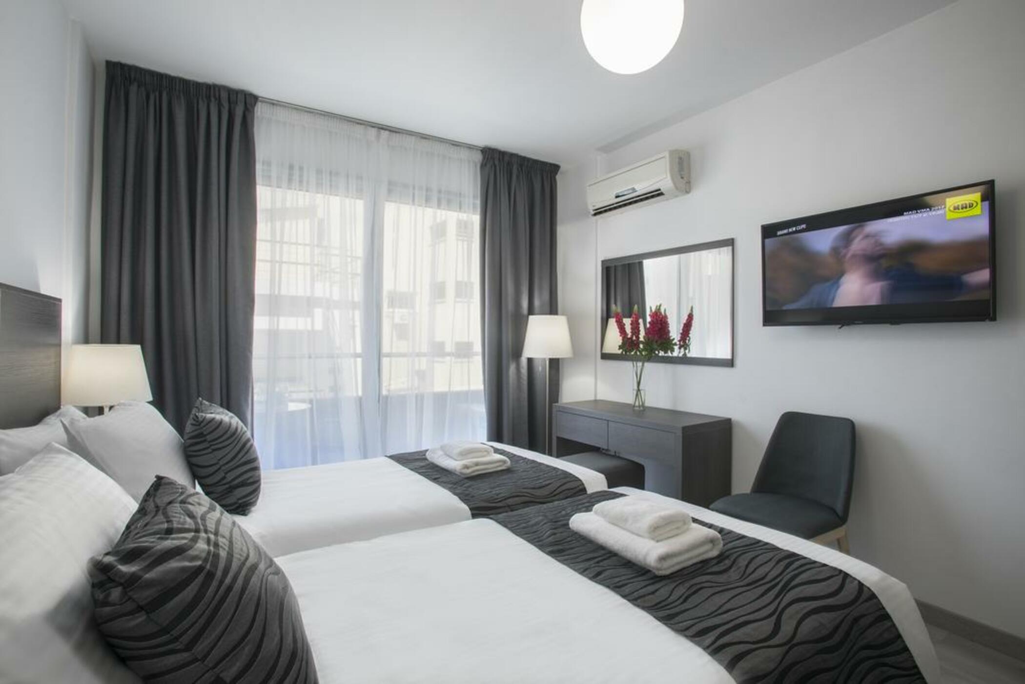 Blazer Residence Larnaca Buitenkant foto