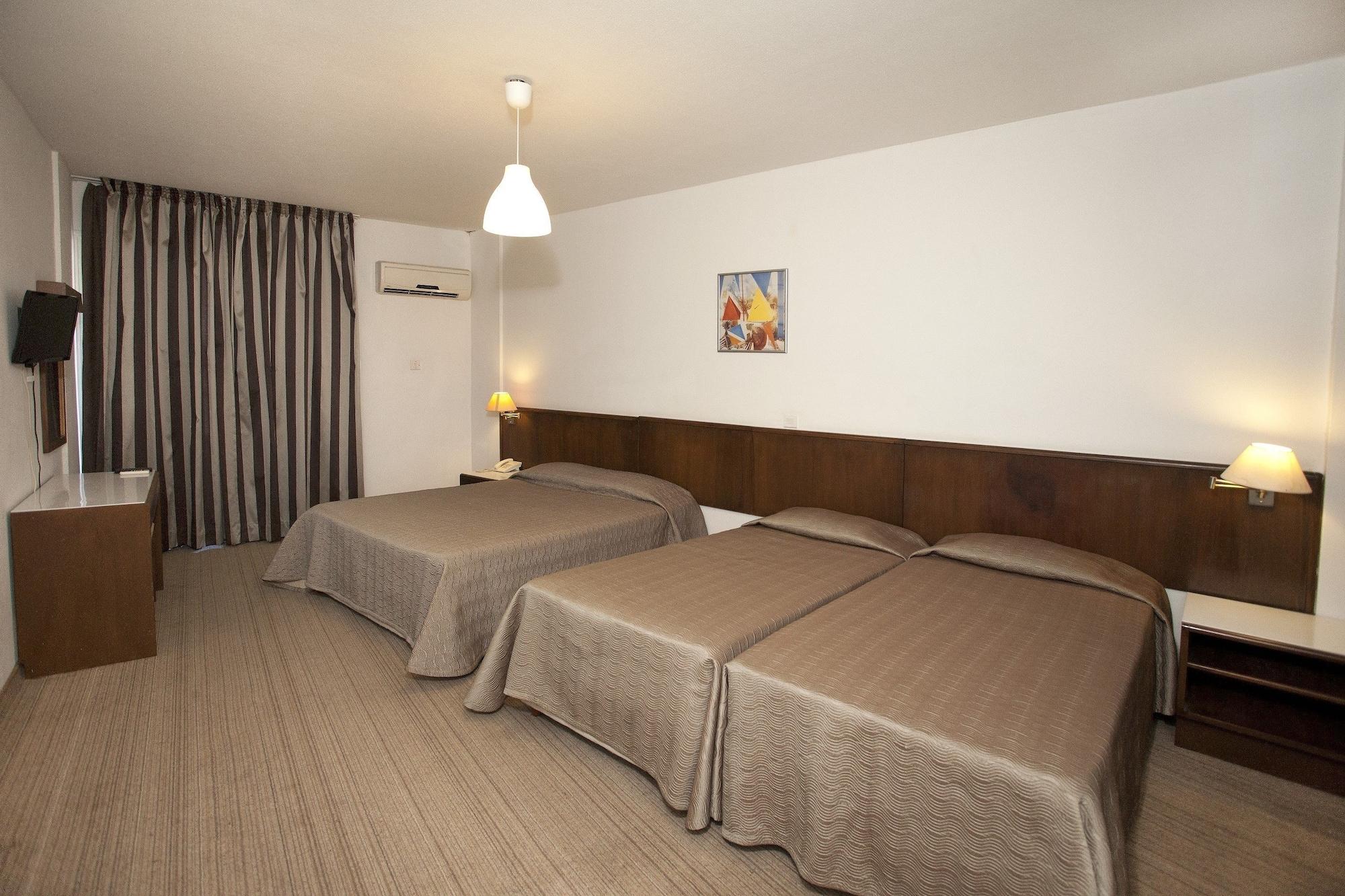 Blazer Residence Larnaca Buitenkant foto