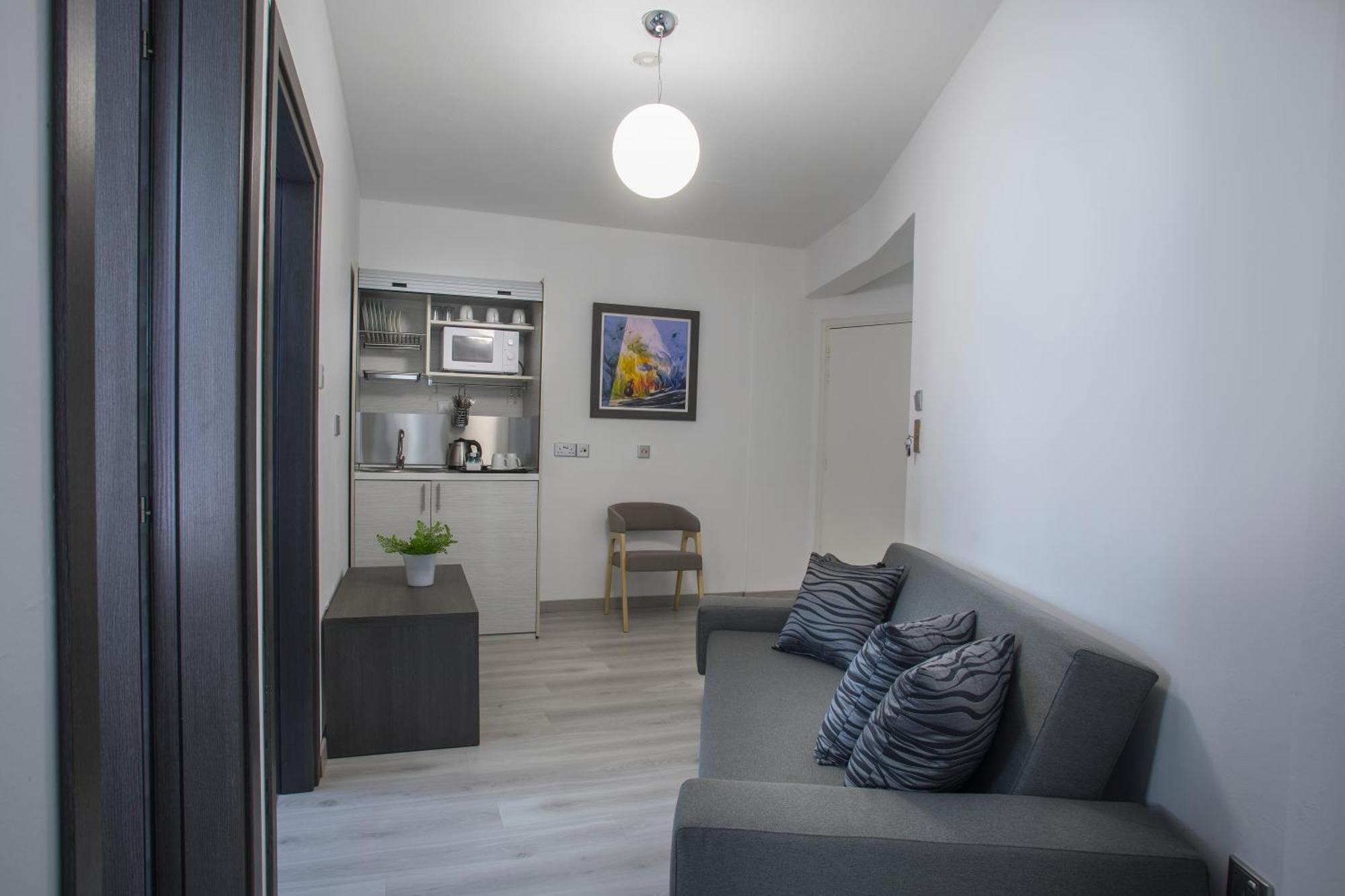 Blazer Residence Larnaca Buitenkant foto