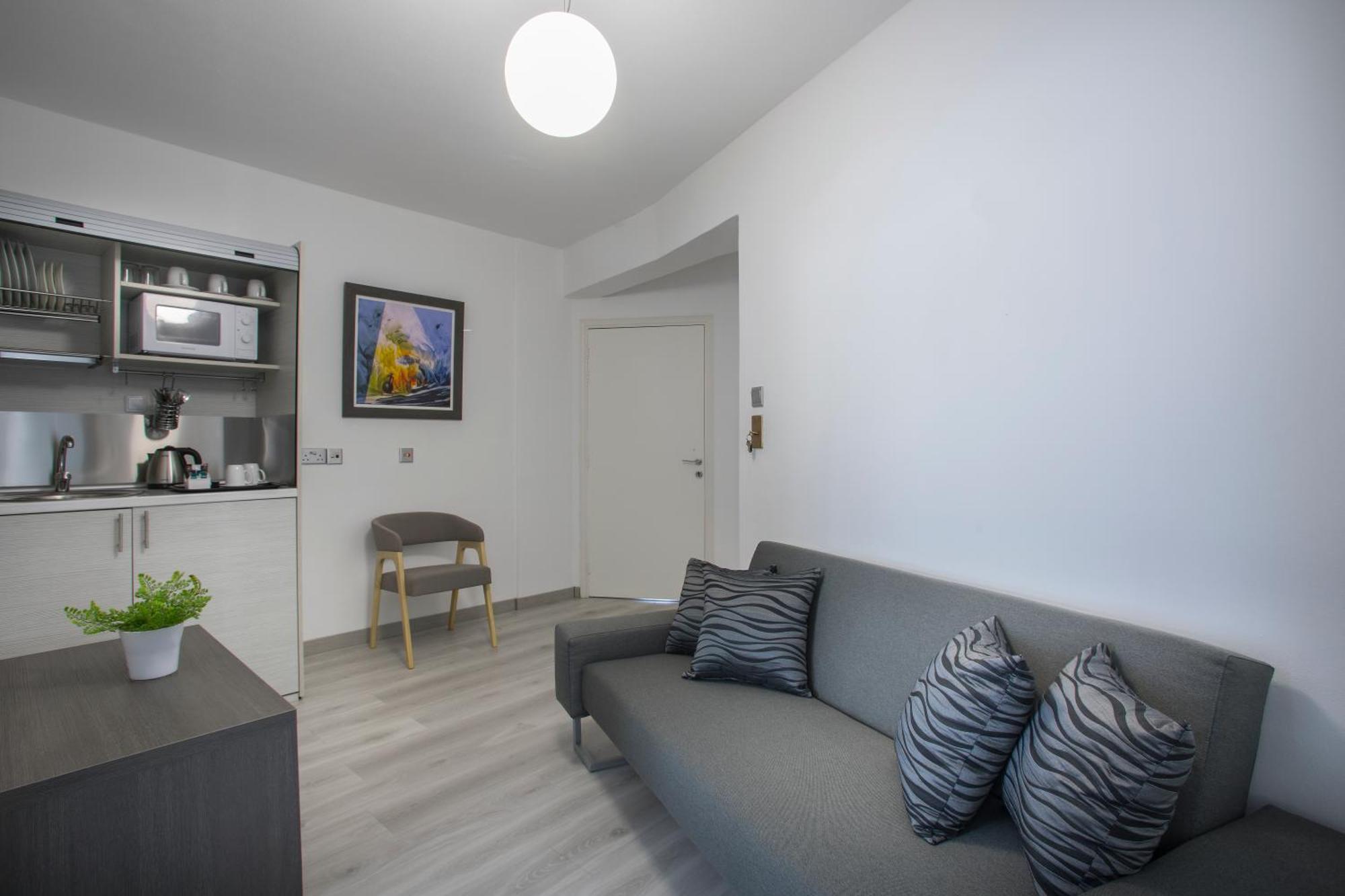 Blazer Residence Larnaca Buitenkant foto