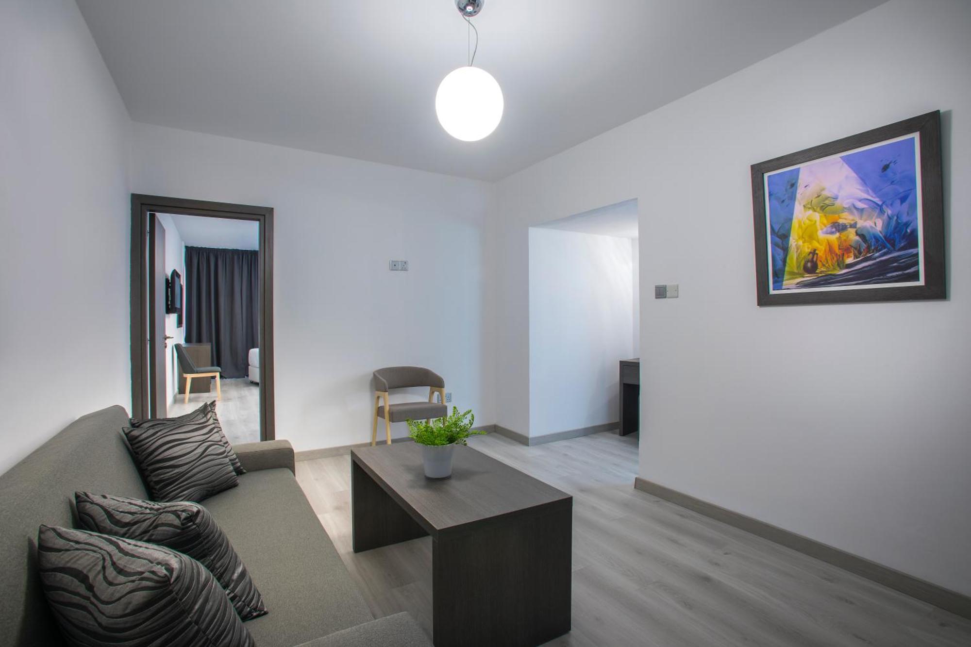 Blazer Residence Larnaca Buitenkant foto