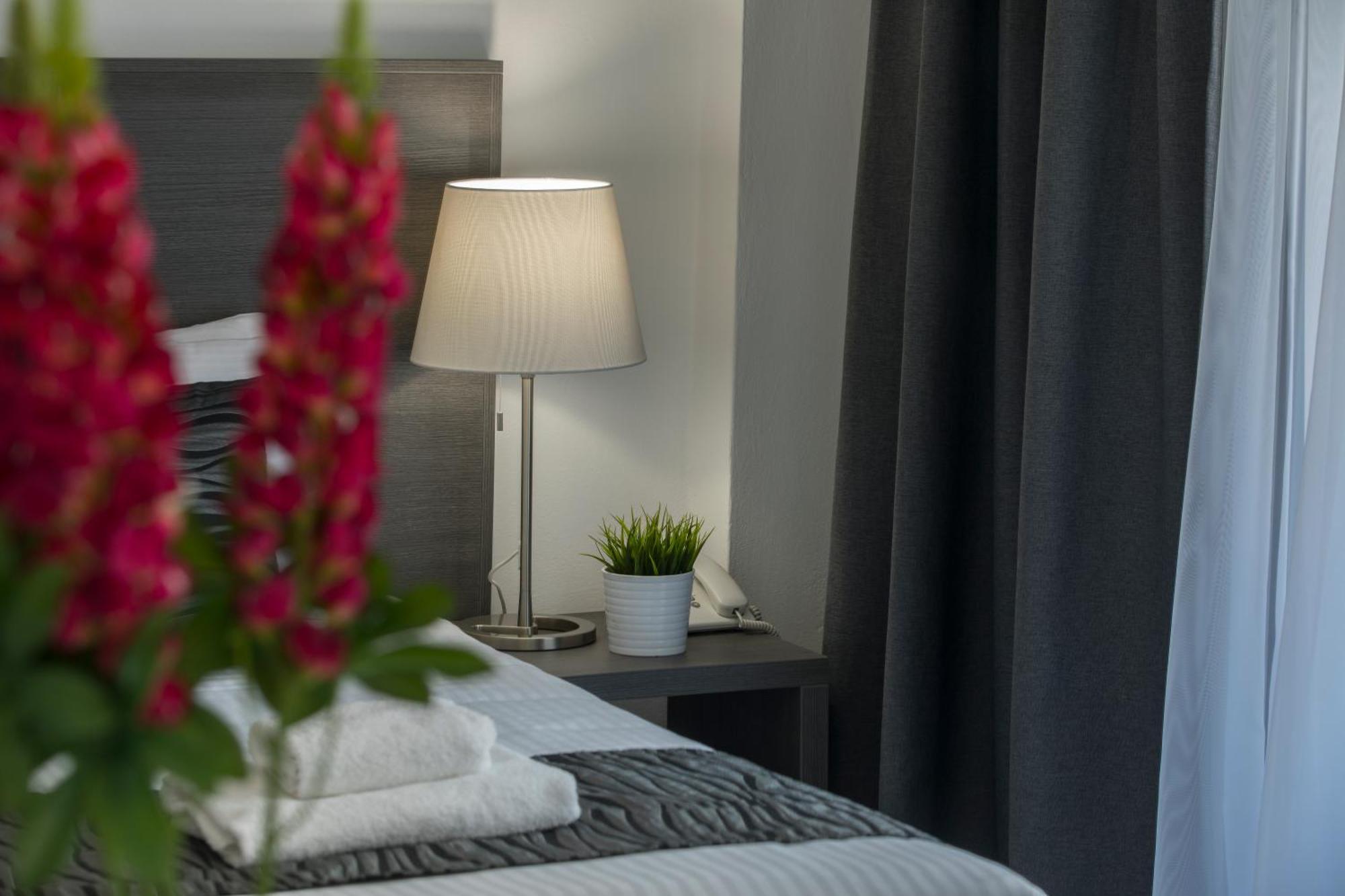 Blazer Residence Larnaca Buitenkant foto