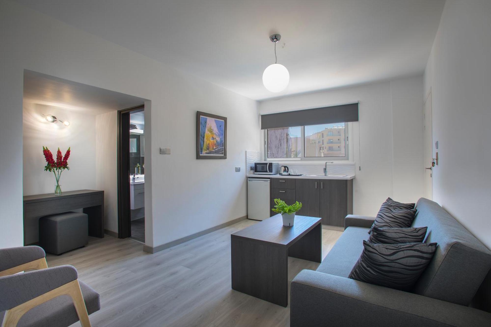 Blazer Residence Larnaca Buitenkant foto