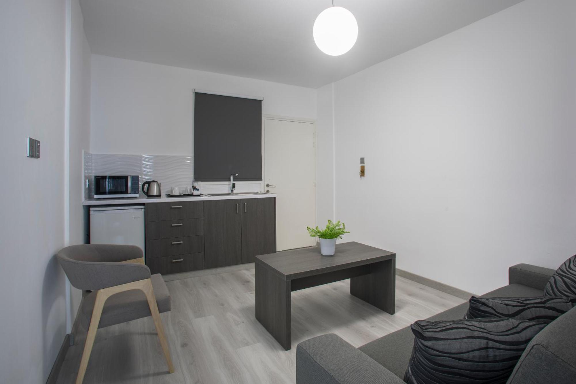 Blazer Residence Larnaca Buitenkant foto