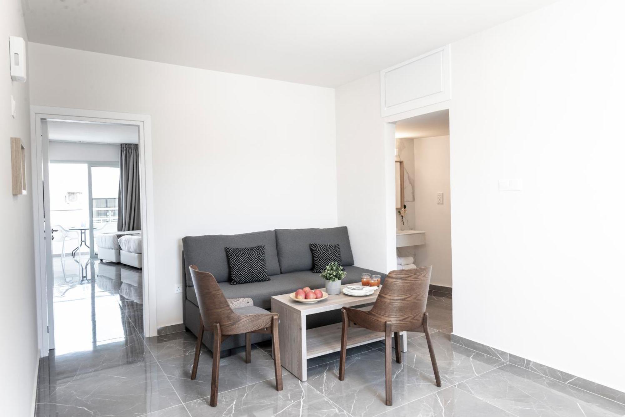 Blazer Residence Larnaca Buitenkant foto